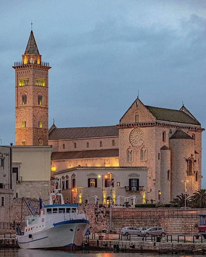 Suite Duomo Trani 6 Bagian luar foto